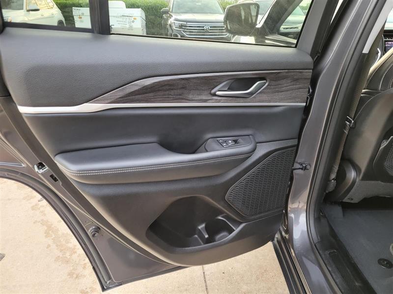 Jeep Grand Cherokee Limited 2WD 2023