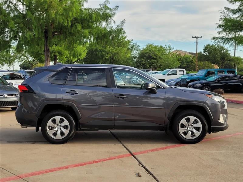 Toyota RAV4 LE AWD 2022