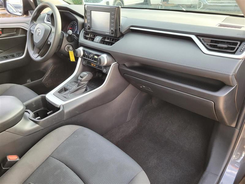Toyota RAV4 LE AWD 2022