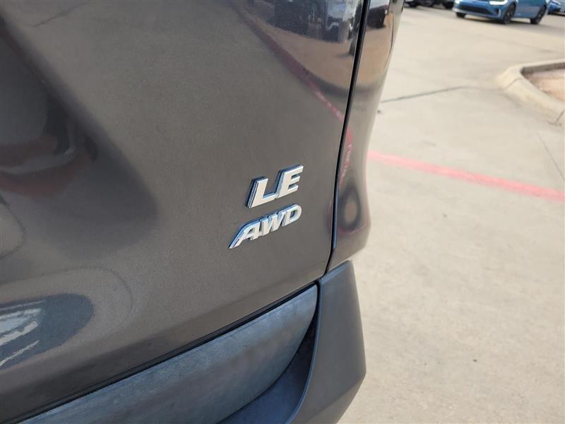 Toyota RAV4 LE AWD 2022