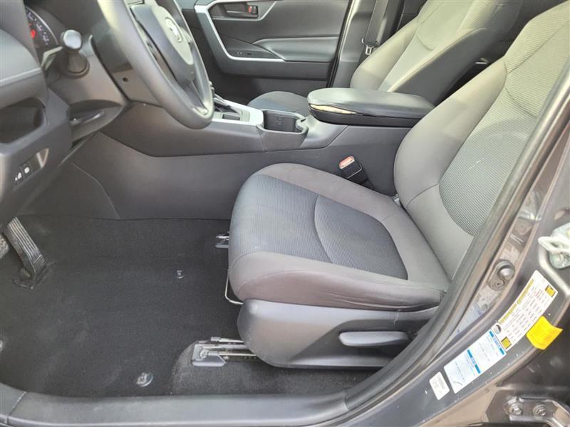Toyota RAV4 LE AWD 2022