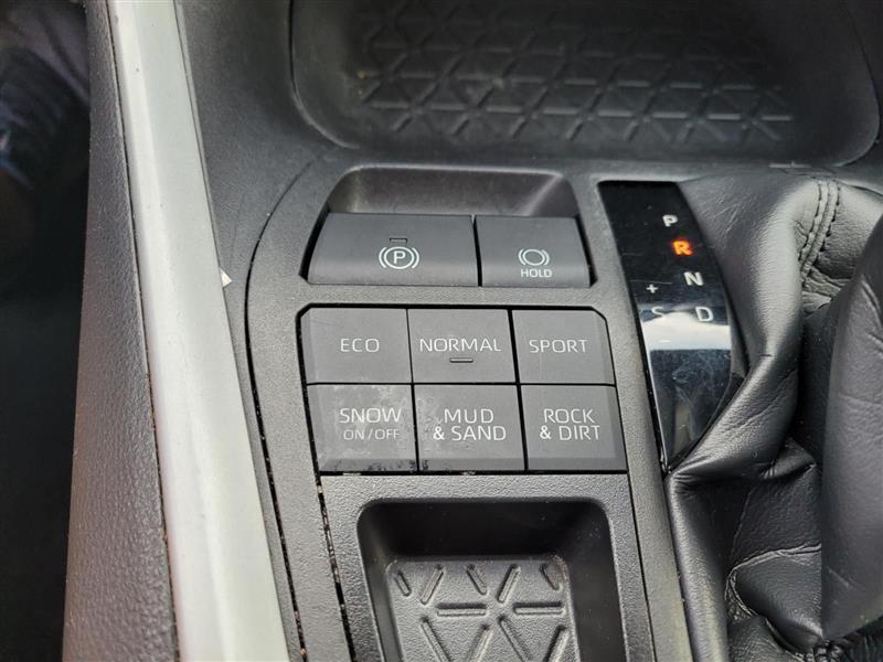 Toyota RAV4 LE AWD 2022