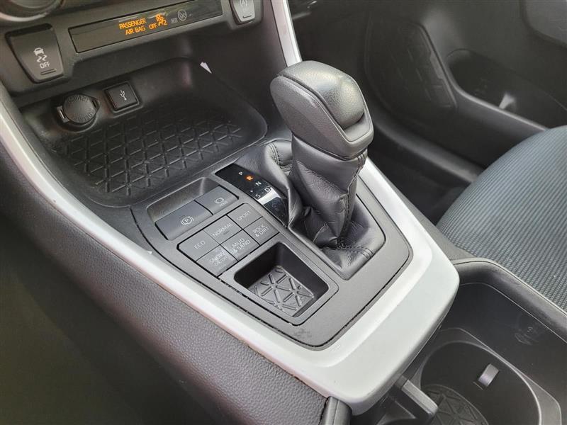 Toyota RAV4 LE AWD 2022