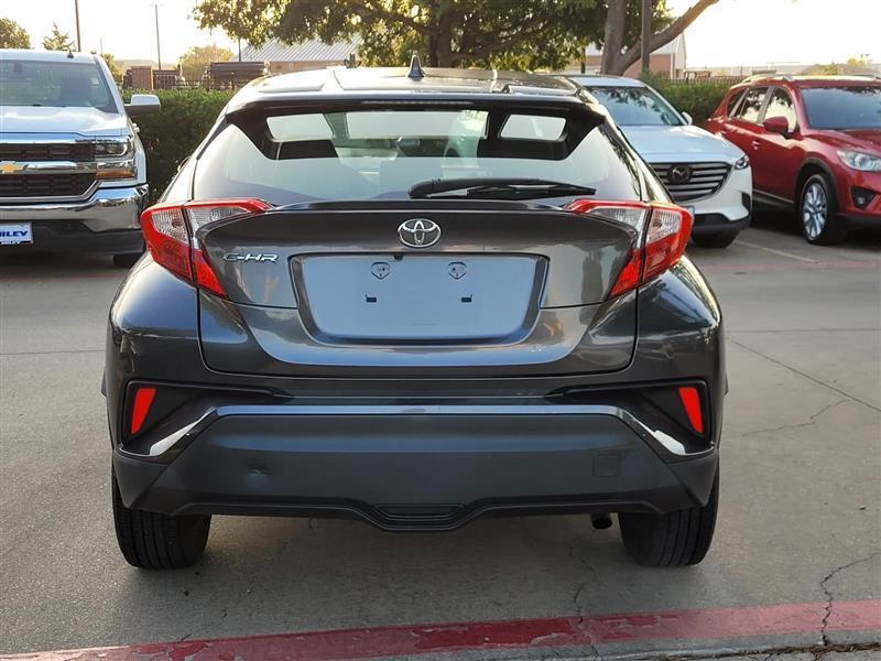 Toyota C-HR LE 2021
