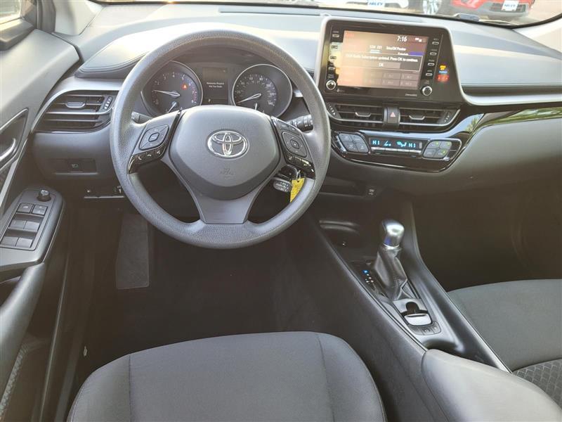 Toyota C-HR LE 2021