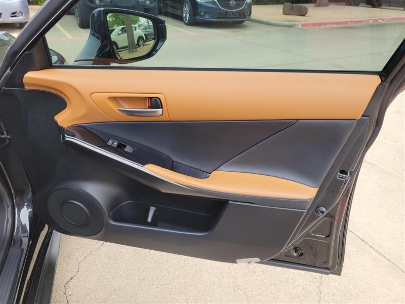 Lexus IS 300 RWD 2023
