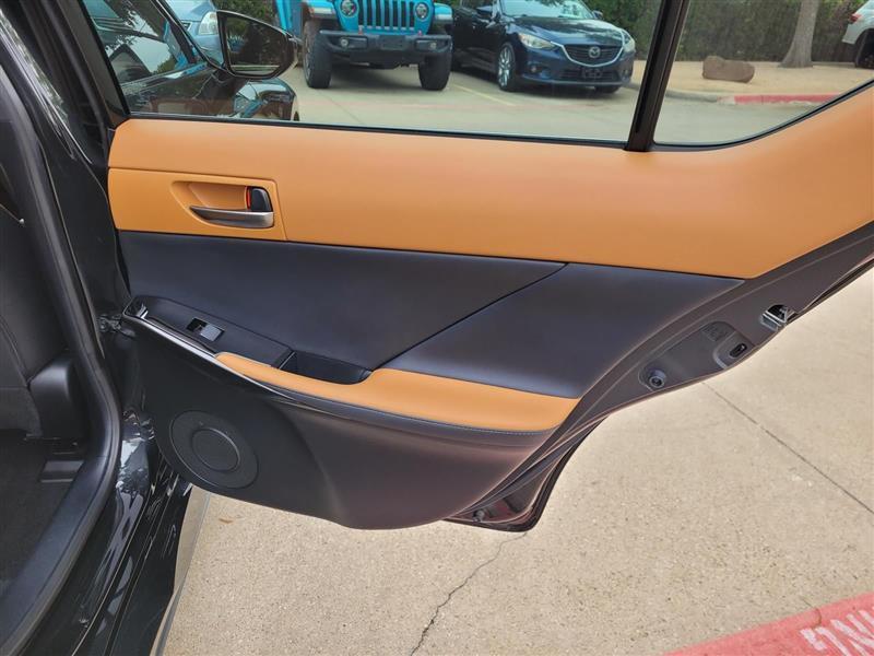 Lexus IS 300 RWD 2023