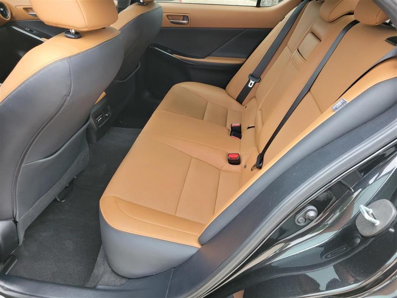Lexus IS 300 RWD 2023