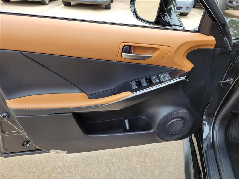 Lexus IS 300 RWD 2023
