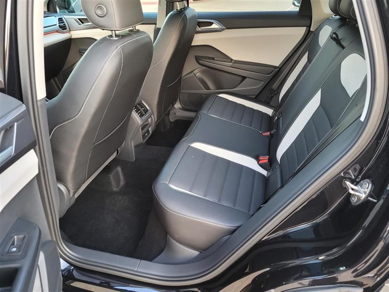 Volkswagen Taos SEL 4MOTION 2025