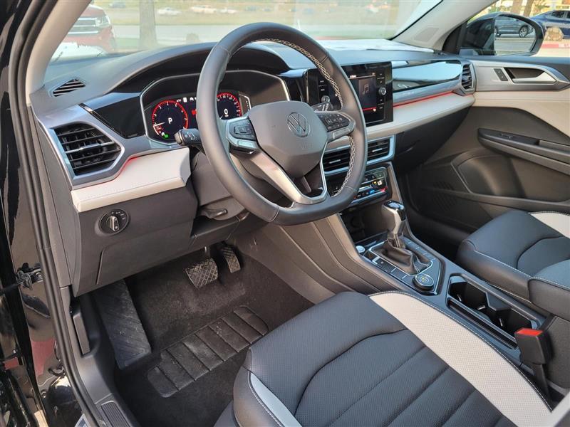 Volkswagen Taos SEL 4MOTION 2025
