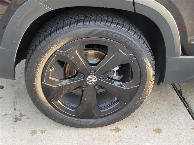 Volkswagen Taos SEL 4MOTION 2025