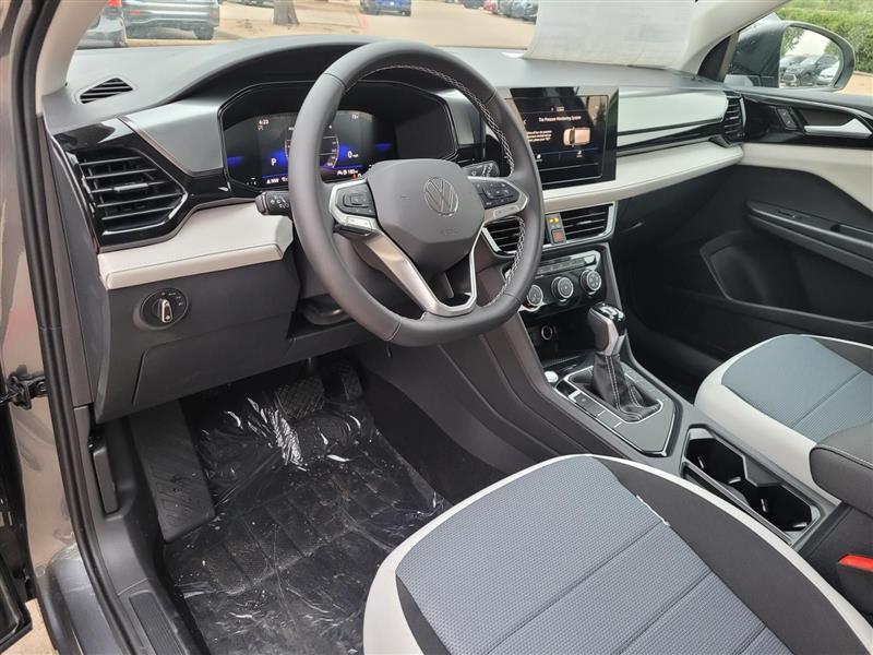 Volkswagen Taos  2025
