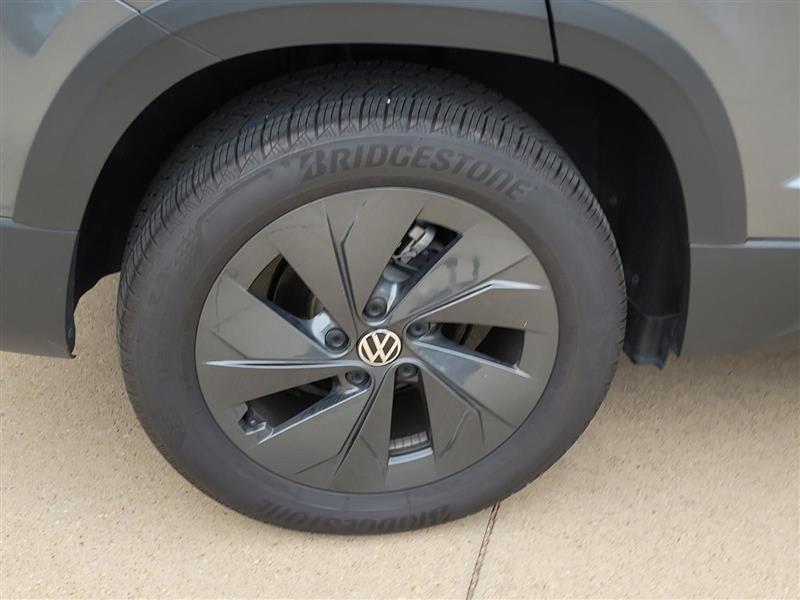 Volkswagen Taos  2025