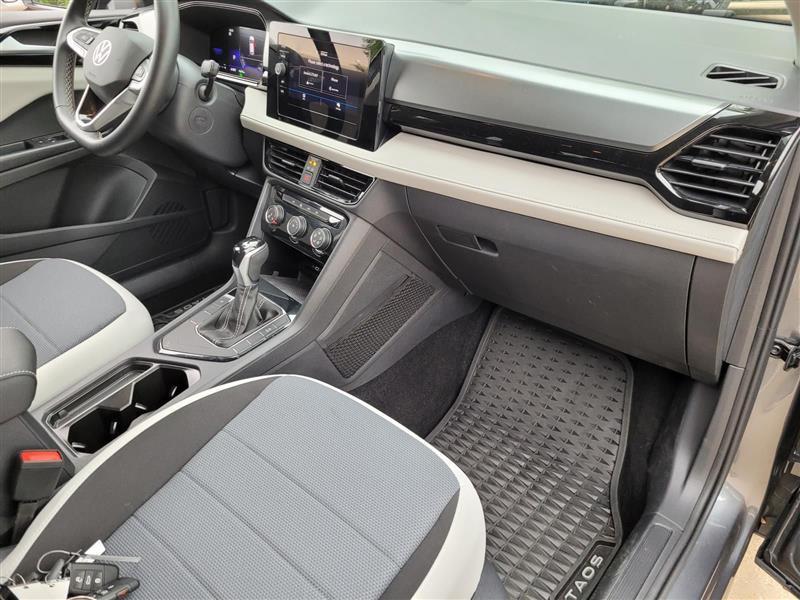 Volkswagen Taos  2025