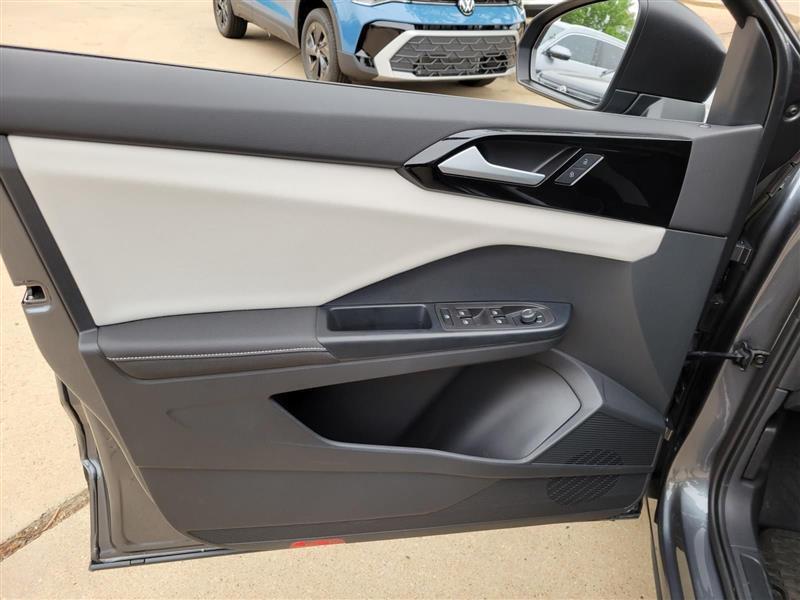 Volkswagen Taos  2025