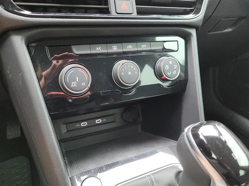 Volkswagen Taos  2025