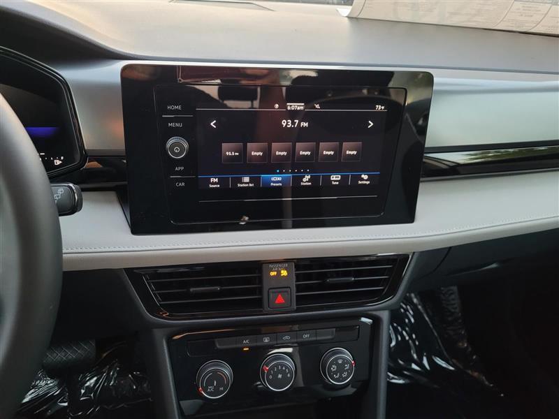 Volkswagen Taos  2025