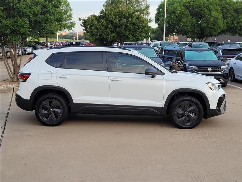 Volkswagen Taos  2025