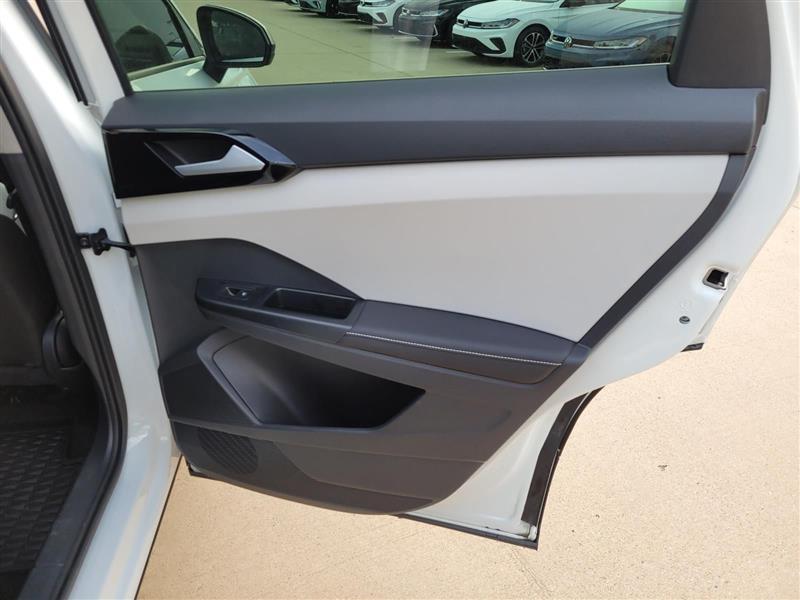 Volkswagen Taos  2025