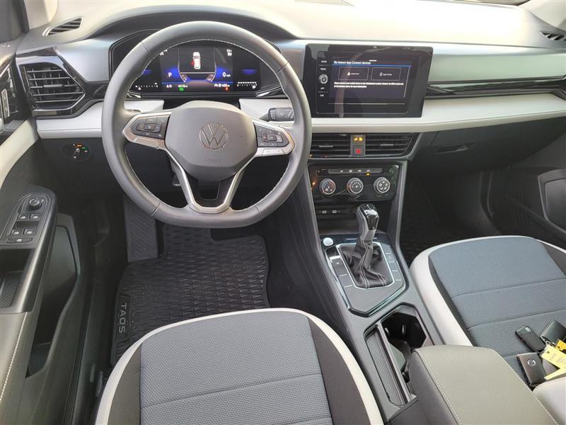 Volkswagen Taos  2025
