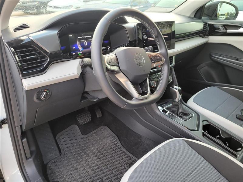 Volkswagen Taos  2025