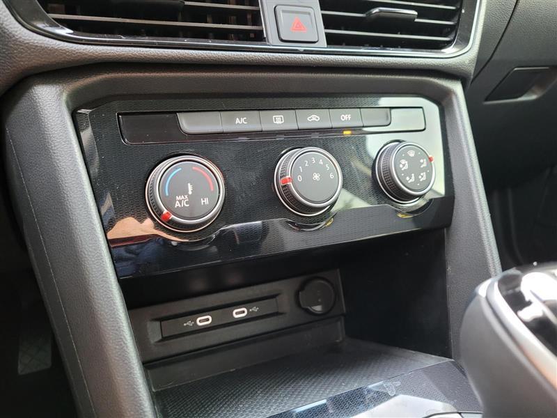 Volkswagen Taos  2025