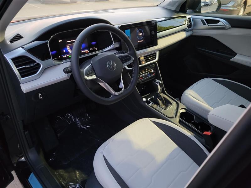 Volkswagen Taos SE 2025