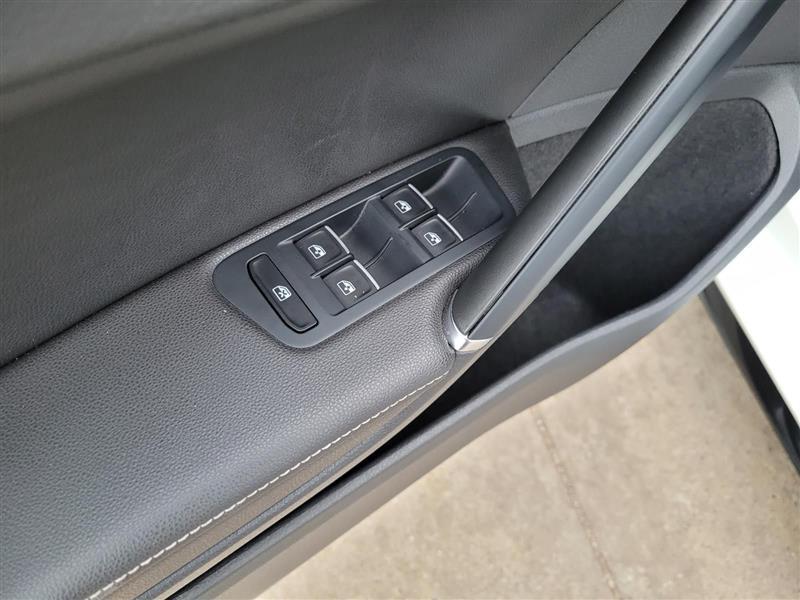 Volkswagen Golf R DCS and Navigation 6M 2019
