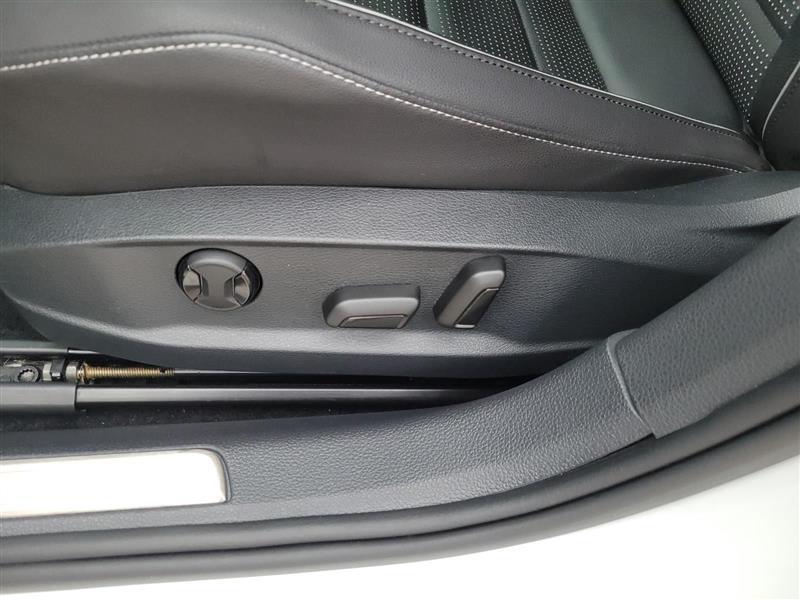 Volkswagen Golf R DCS and Navigation 6M 2019