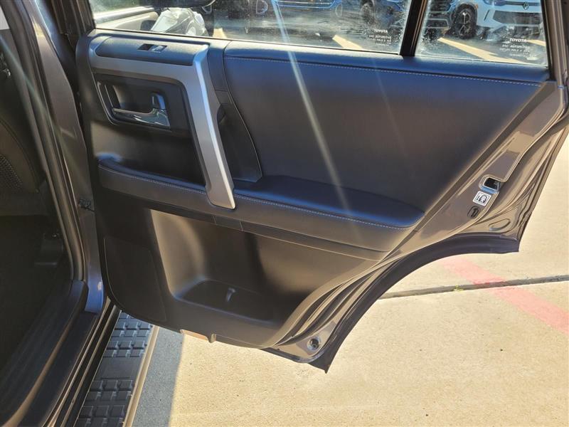 Toyota 4Runner SR5 Premium 4WD 2023