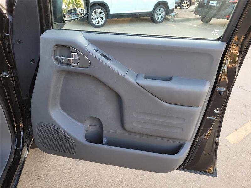 Nissan Frontier SV Crew Cab 5AT 4WD 2018