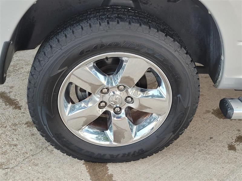 RAM 1500 SLT Crew Cab SWB 4WD 2015