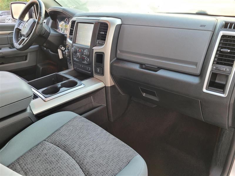 RAM 1500 SLT Crew Cab SWB 4WD 2015