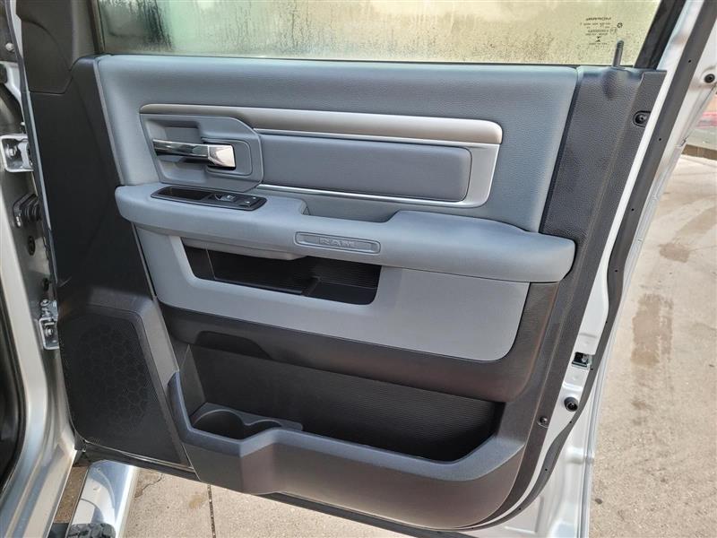 RAM 1500 SLT Crew Cab SWB 4WD 2015