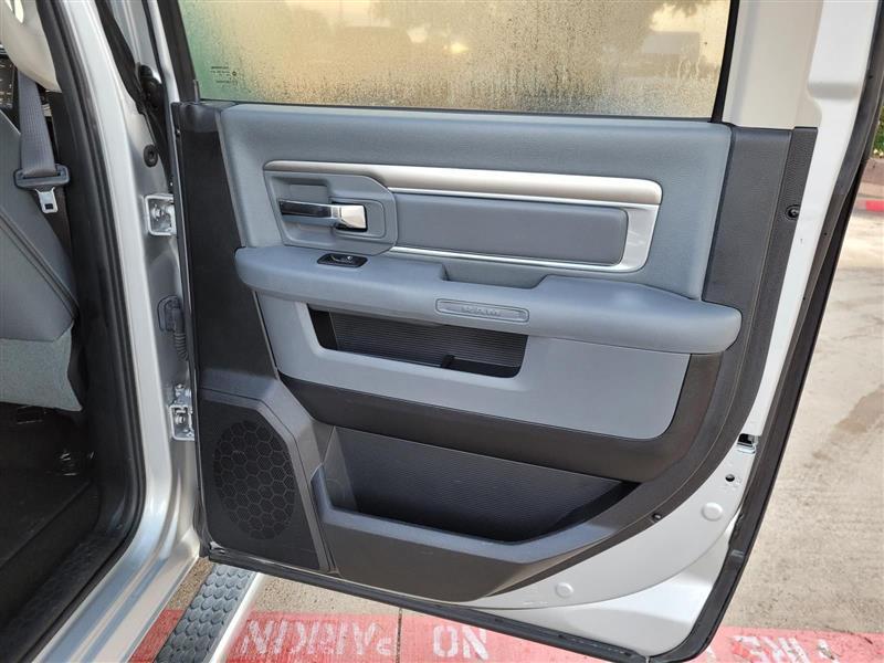 RAM 1500 SLT Crew Cab SWB 4WD 2015