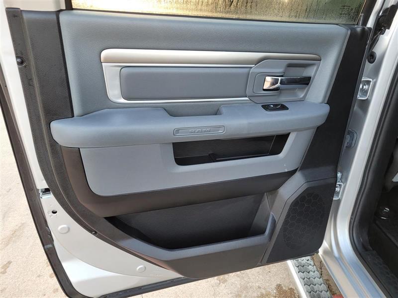 RAM 1500 SLT Crew Cab SWB 4WD 2015
