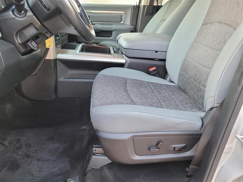 RAM 1500 SLT Crew Cab SWB 4WD 2015