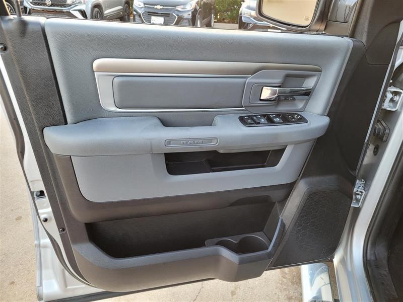 RAM 1500 SLT Crew Cab SWB 4WD 2015