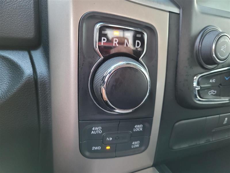 RAM 1500 SLT Crew Cab SWB 4WD 2015