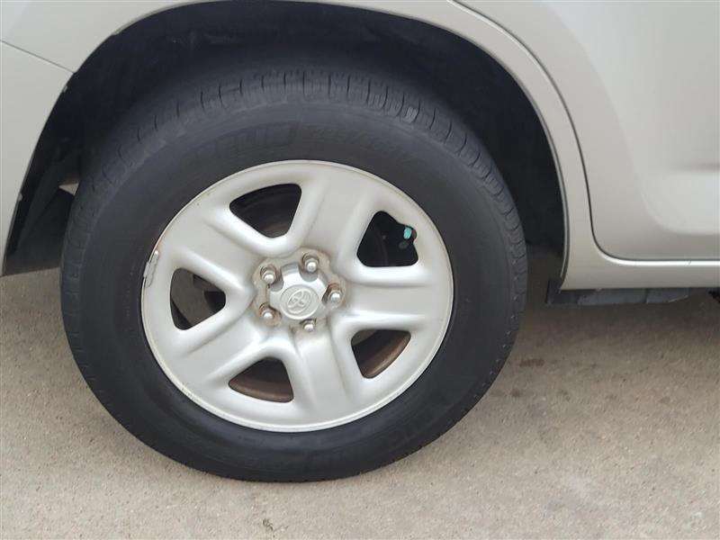Toyota RAV4 Base I4 2WD 2012