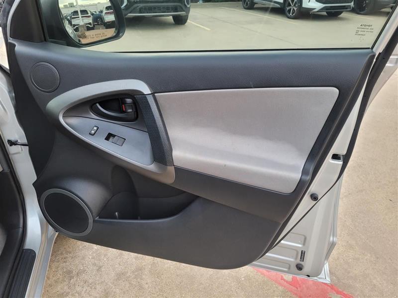 Toyota RAV4 Base I4 2WD 2012