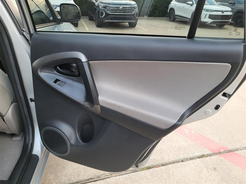 Toyota RAV4 Base I4 2WD 2012