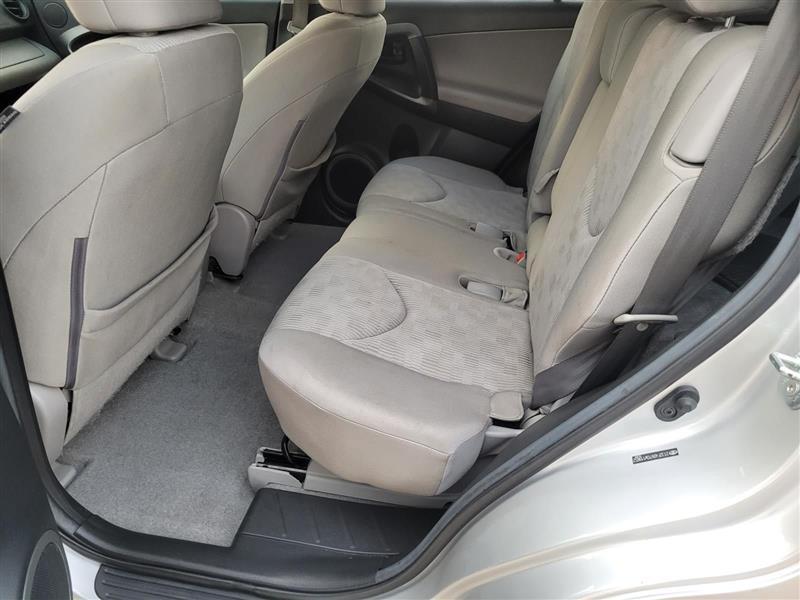Toyota RAV4 Base I4 2WD 2012