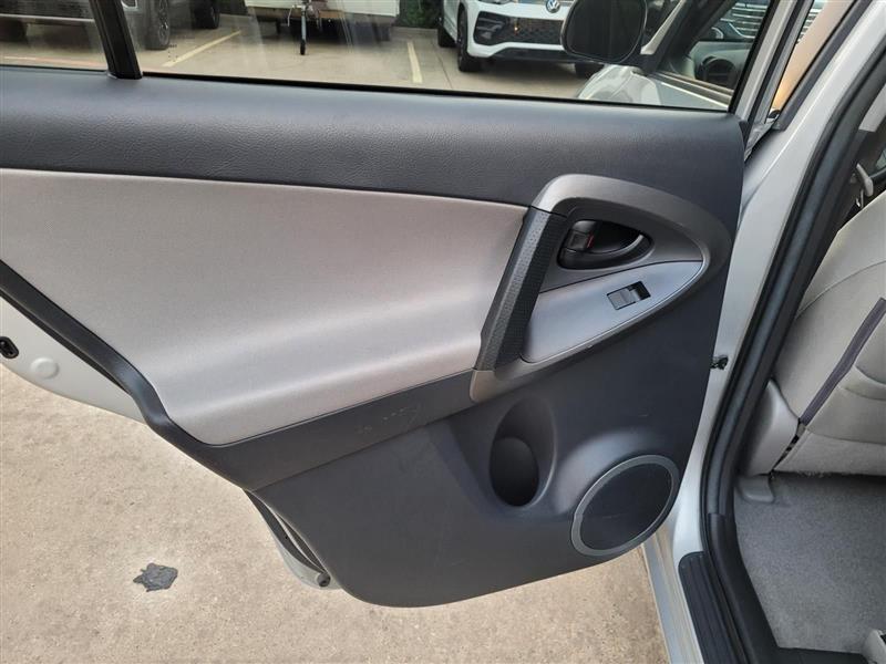 Toyota RAV4 Base I4 2WD 2012