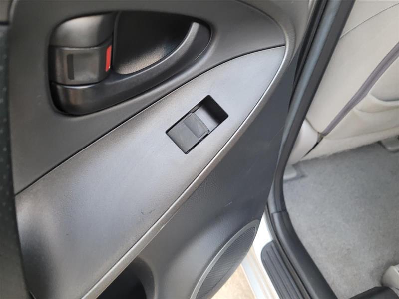 Toyota RAV4 Base I4 2WD 2012