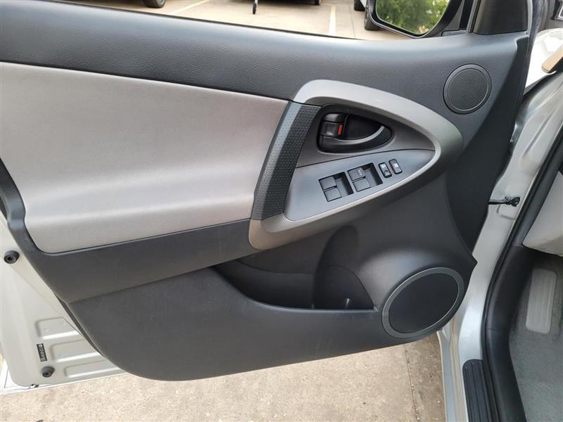 Toyota RAV4 Base I4 2WD 2012