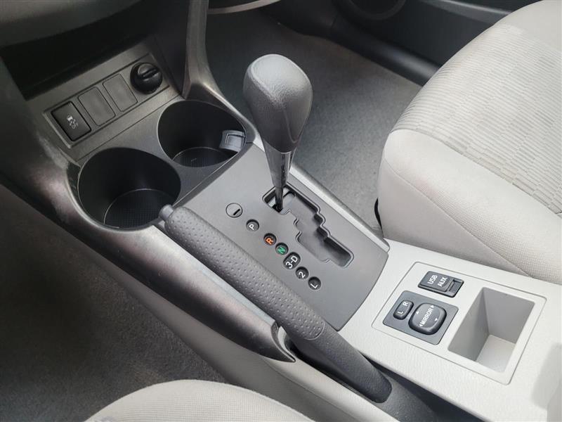 Toyota RAV4 Base I4 2WD 2012
