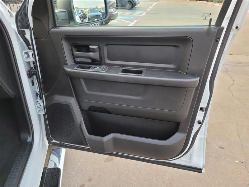 RAM 1500 Classic Tradesman Crew Cab SWB 2WD 2022