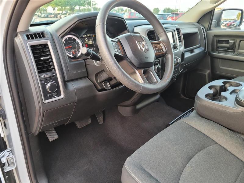 RAM 1500 Classic Tradesman Crew Cab SWB 2WD 2022